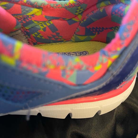 SKETCHERS 8.5 COMFORT FIT GEL INFUSED MEMORY FOAM COLORFUL LIKE NEW WORE 1INSIDE - Picture 5 of 15